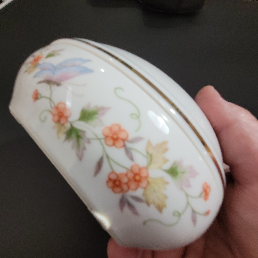 *2A 1979 Avon porclain egg trinket box 22K gold trim vintage butterfly … - Picture 6 of 11